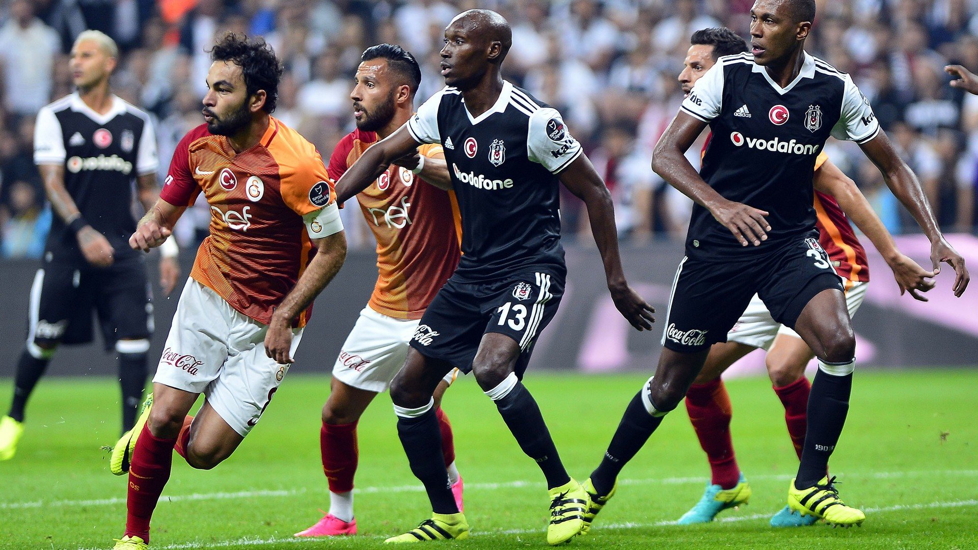 'Beşiktaş ve Galatasaray'a stoper teklifi