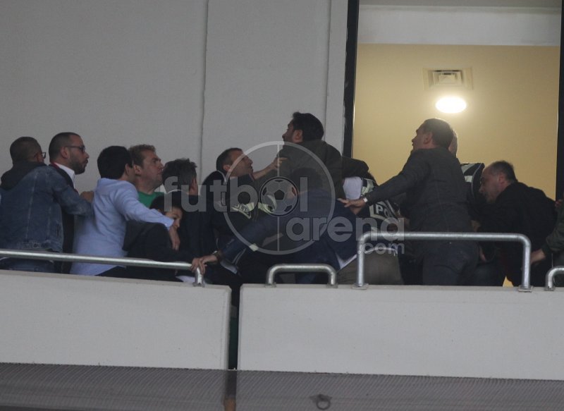 Bursa'da Beşiktaş tribününde olay çıktı