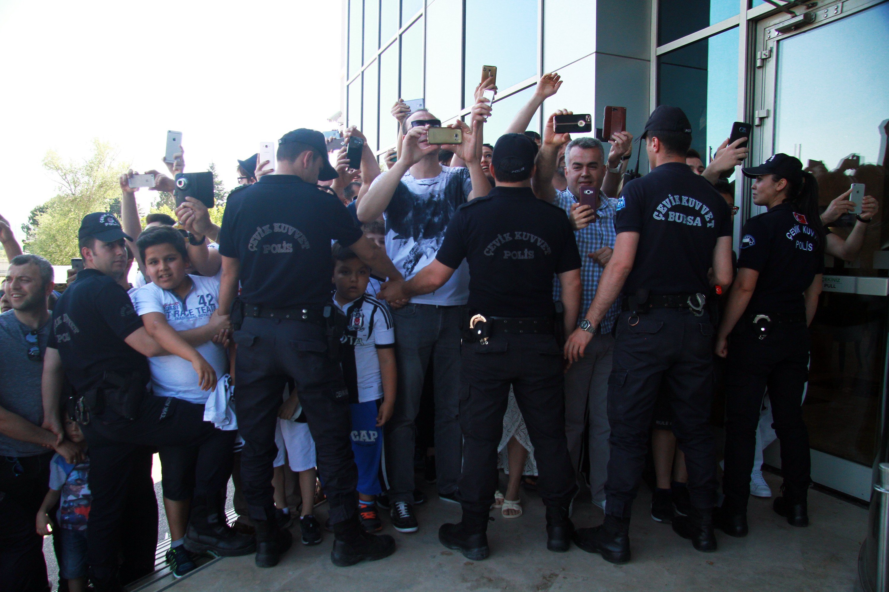 Bursa'da Quaresma ve Demba Ba'ya yoğun ilgi