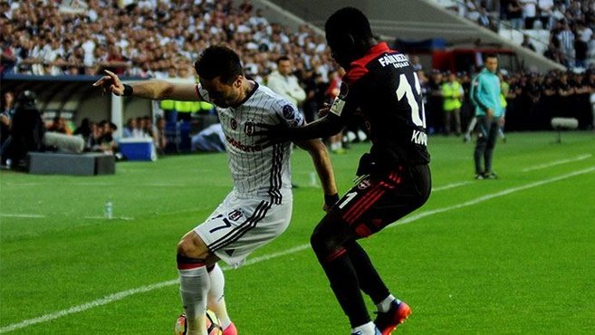 Caner Erkin ve Gökhan Gönül’den Fenerbahçe’ye nispet
