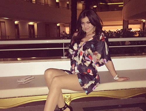 Cansel Çördük'ün hesabı hacklendi! Arda Turan ile mesajlar...