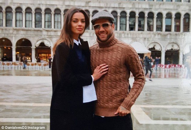 Dani Alves'e özel kutlama