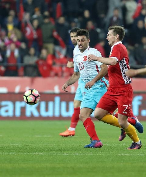 29 Ocak 1993 Enschede Hollanda doğumlusun. Nasıl bir çocukluk geçirdin? Ailen Hollanda’ya ne zaman ve nereden göç etti?
