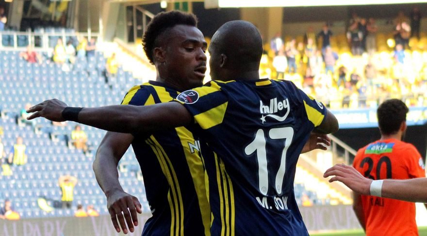 Emenike'den tartışma yaratan hareket