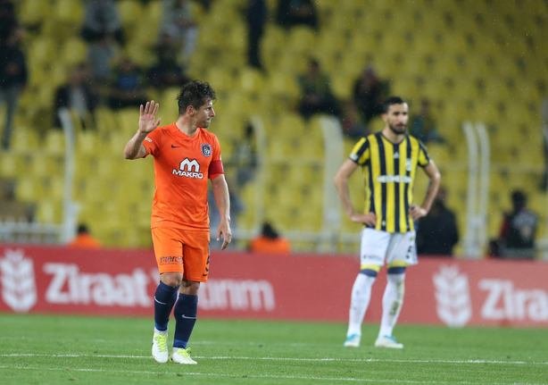 Emre Belözoğlu'ndan canlı yayında Fenerbahçe transfer açıklaması