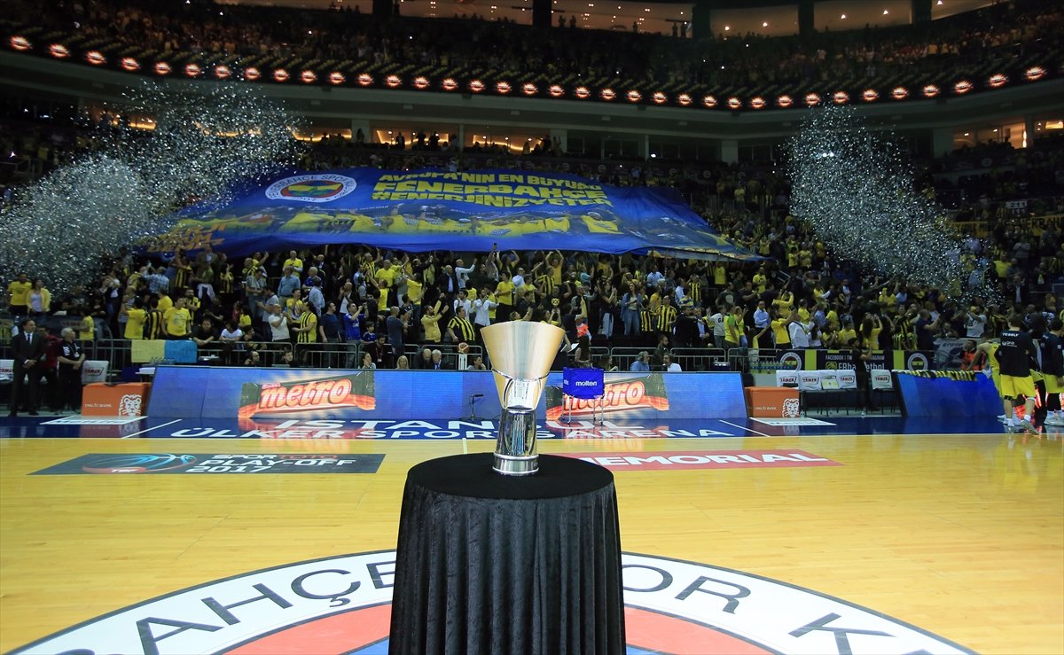 'Fenerbahçe - Tofaş maçında Euroleague kupası coşkusu