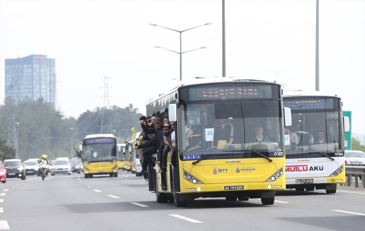 Fenerbahçe taraftarları Vodafone Arena'ya doğru yola çıktı!