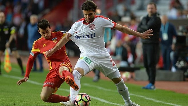 Fenerbahçe yeni bekini buldu! Teklif yapıldı...
