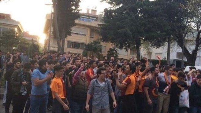 Galatasaray taraftarından Florya’da protesto
