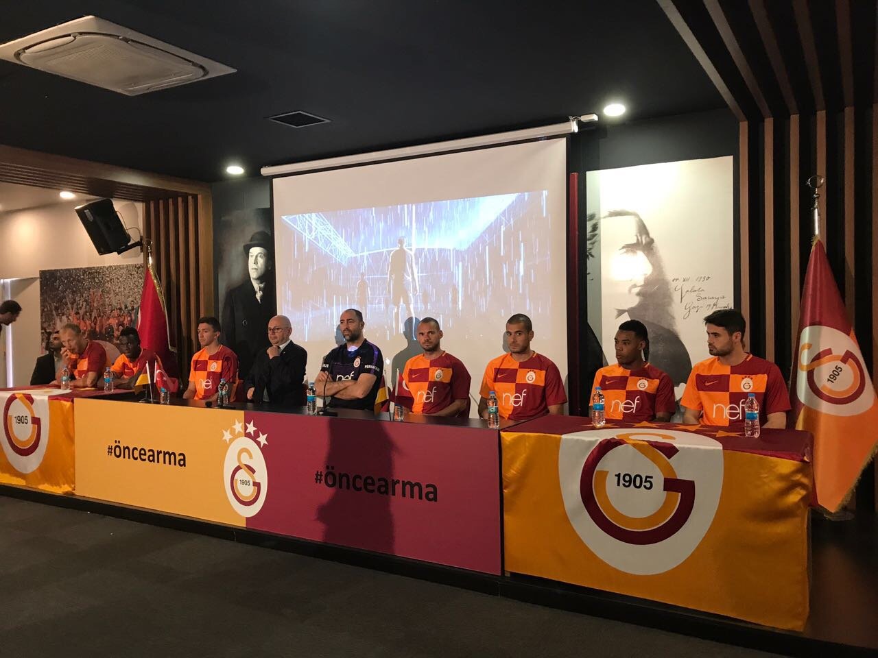 'Galatasaray'da yeni sezon formaları tanıtıldı