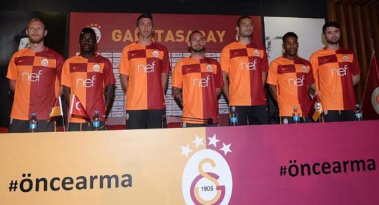 Galatasaray'ın yeni formasına tepki yağdı