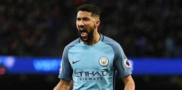 Hakan’ın yerine Gael Clichy