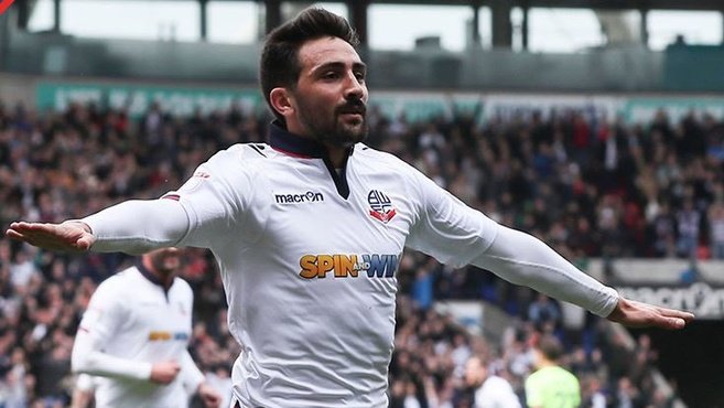 Jem Karacan imzayı attı