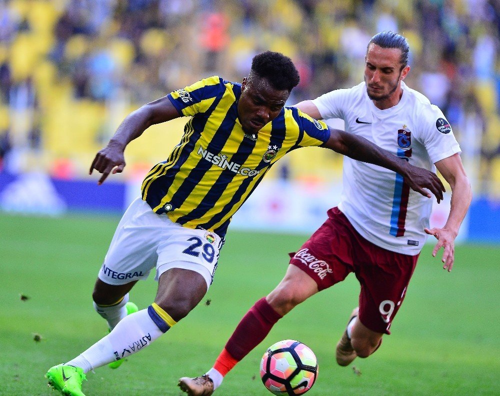 Kadıköy’de Emenike tepkisi!