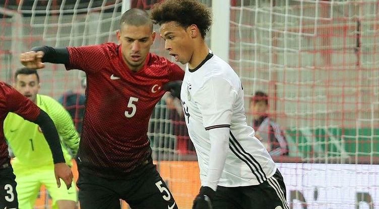 Merih Demiral (Stoper)