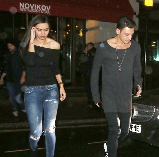 Mesut Özil'in sevgilisi Amine Gülşe'ye büyük şok!