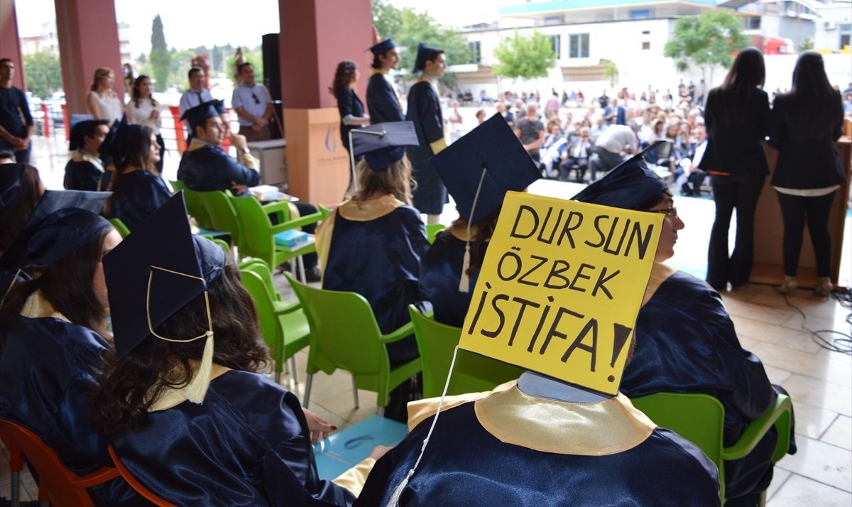 Mezuniyet töreninde Dursun Özbek istifa mesajı