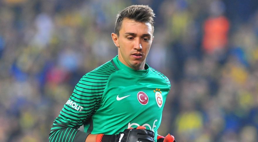 Muslera'ya müthiş sözleşme teklifi