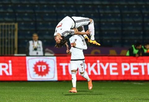 Futbolla ilişkin nasıl başladı?