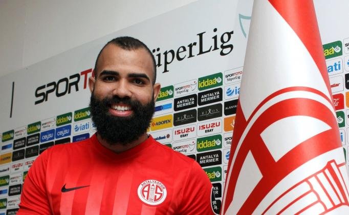 Sandro: 3,50 milyon Euro | Düşüş: 4,50 milyon Euro