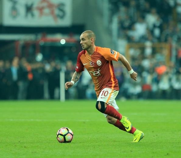 Sneijder başka
