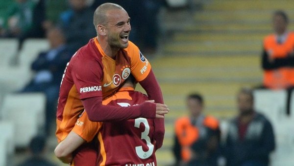'Sneijder, Messi'yi solladı
