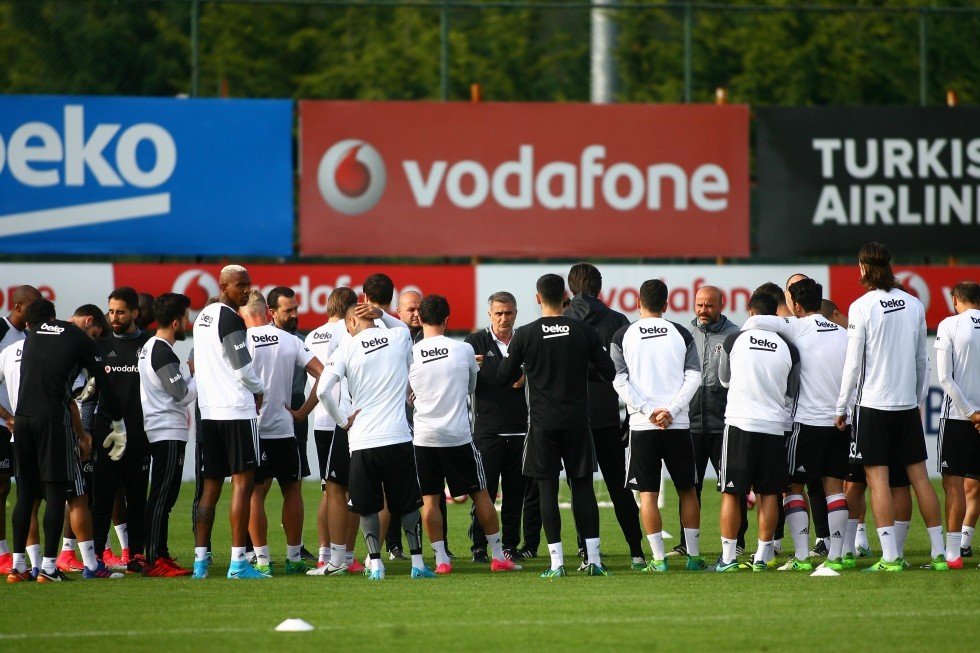 Takım arkadaşları, Demba Ba’nın 32. yaşını kutladı