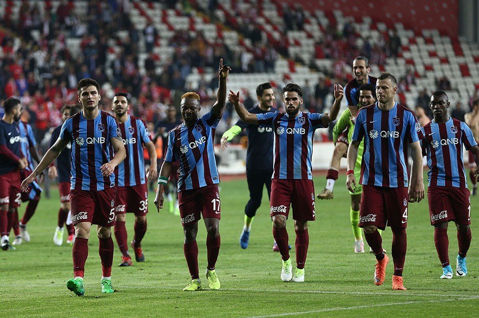 Trabzonspor 2 Türk oyuncuyu bitirdi