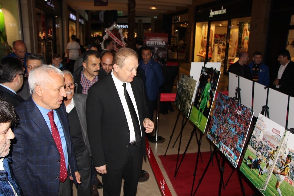 Trabzonspor’un 50 yılının fotoğraflarla öykülendiği sergi düzenledi