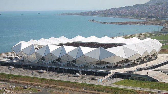Trabzonspor’un yeni stadını fırtına vurdu