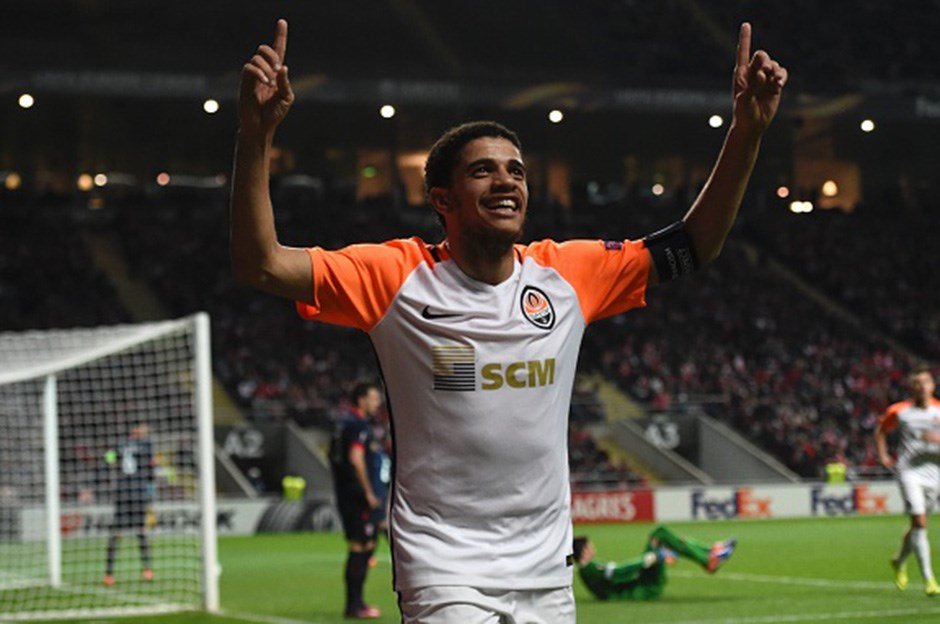 Transfer derbisi! İki takım Taison’ın peşinde...