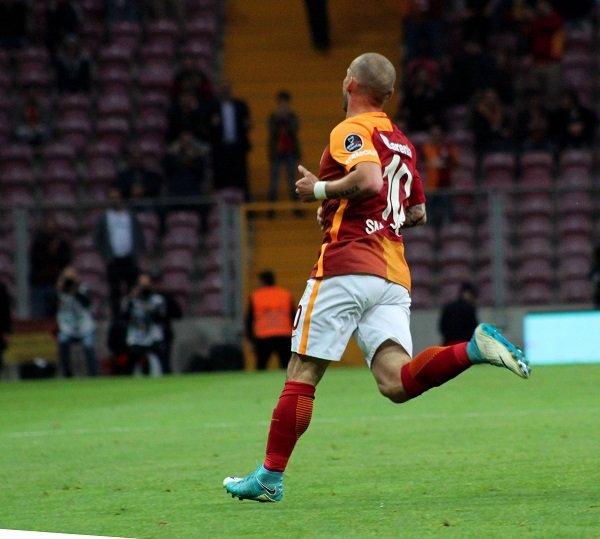 TUDOR’DAN SNEIJDER’E ÖVGÜ