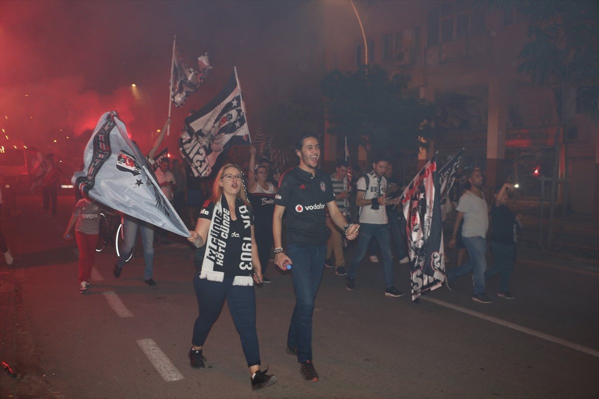 Türkiye'de Beşiktaş'ın şampiyonluğu böyle kutlandı
