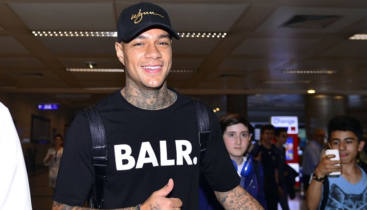 Van der Wiel'in aklı futbolda değil, ticarette!