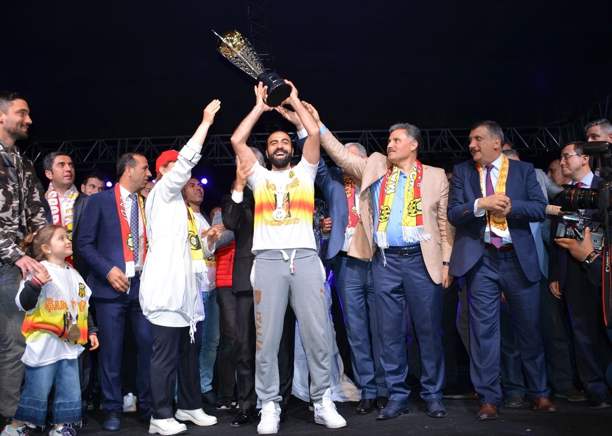 'Yeni Malatyaspor kupasını aldı