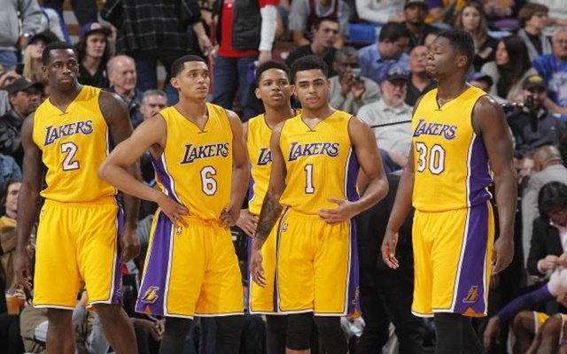 10. Los Angeles Lakers (Basketbol): 3 milyar Dolar
