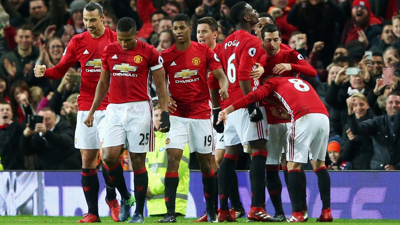 3. Manchester United (Futbol): 3,69 milyar Dolar
