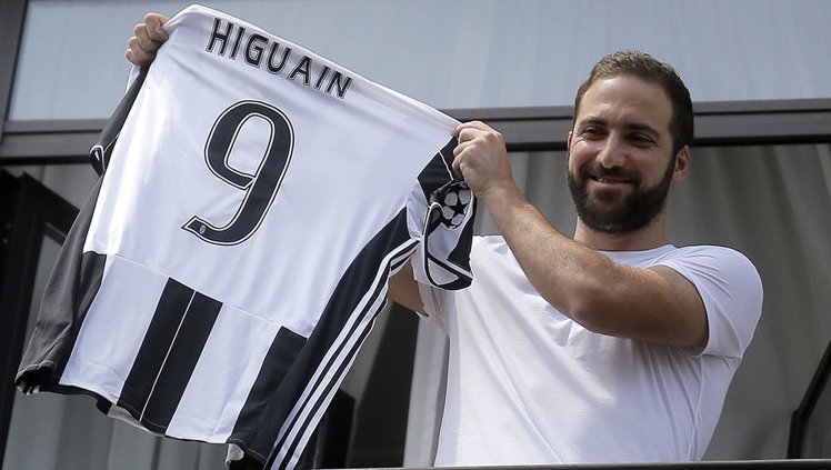4) Gonzalo Higuain, 2016. Napoli’den Juventus’a - 90m euro