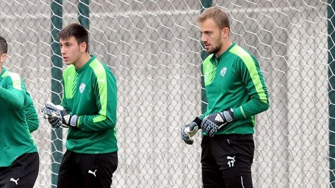 Mert Günok, Galatasaray’a imza atmak için İstanbul’a geliyor