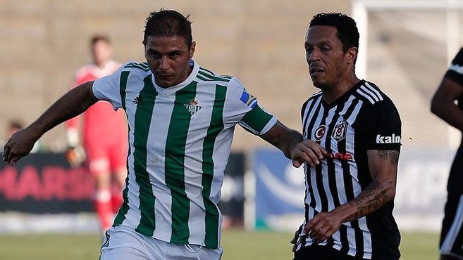 Adriano: Pepe’yle savunmamız daha iyi olacak
