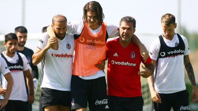 Atınç Nukan’dan kötü haber: Çapraz bağları koptu!
