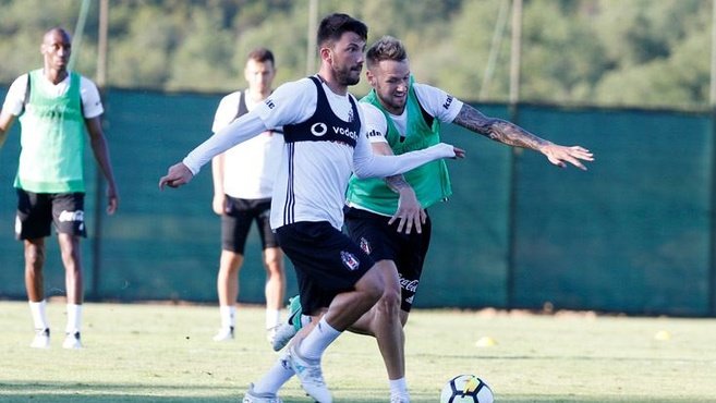 Beşiktaş, yeni sezon hazırlıklarına çift idmanla devam etti