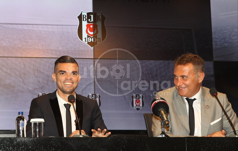 Beşiktaş’ın yeni transferi Pepe’nin imza töreni