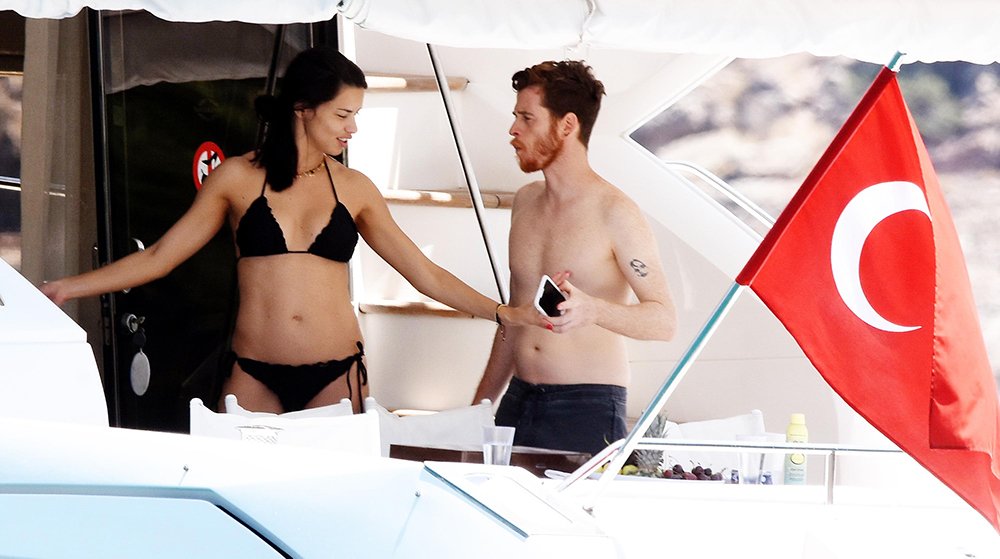 Beşiktaşlı taraftarlardan Adriana Lima'ya çağrı