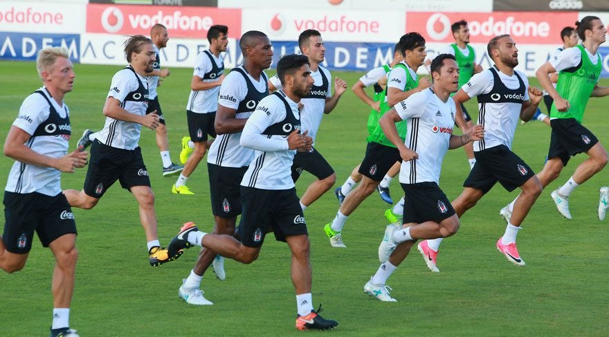 Beşiktaş’ta Babel ve Milosevic idmanı yarıda bıraktı
