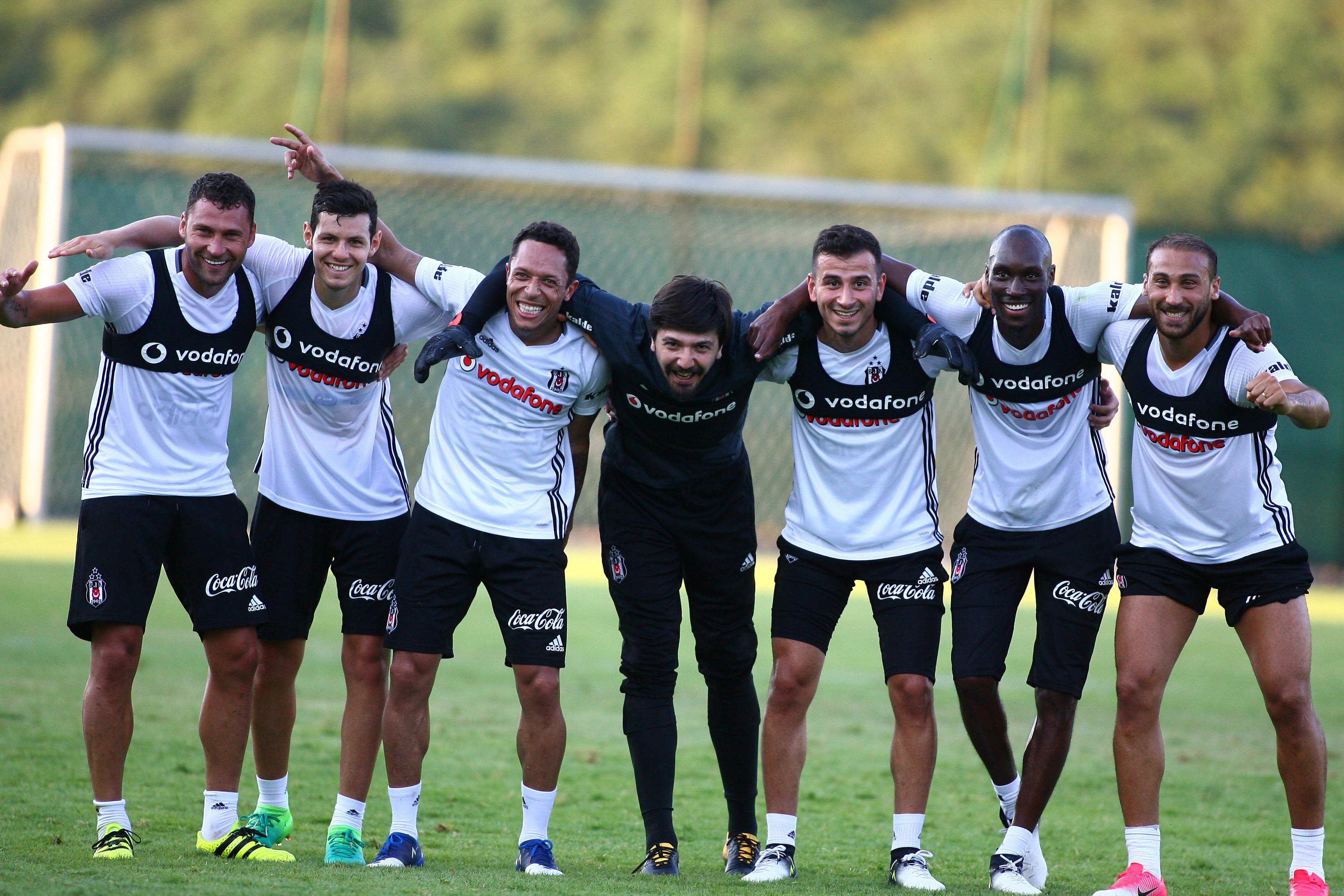 'Beşiktaş'ta stoper belirsizliği! İşte o liste