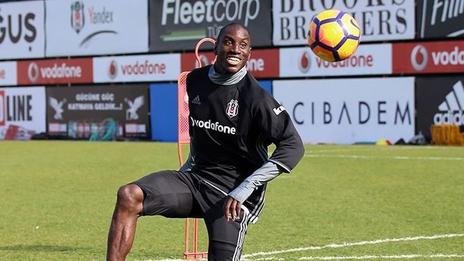 Demba Ba bedelsiz geliyor! Shanghai Shenhua ile anlaşma tamam