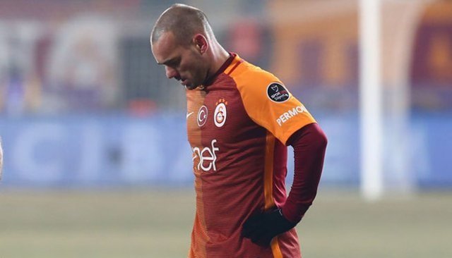 'Eski Beşiktaşlı'dan Sneijder'e canlı yayında destek! 