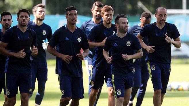 Fenerbahçe, çalışmalarını sürdürdü