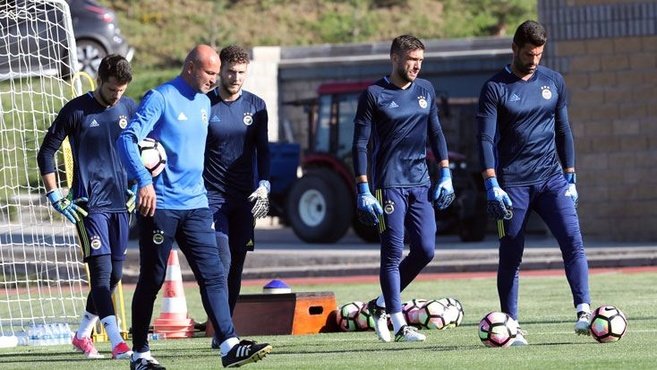 Fenerbahçe, hazırlıklara çift idmanla devam etti